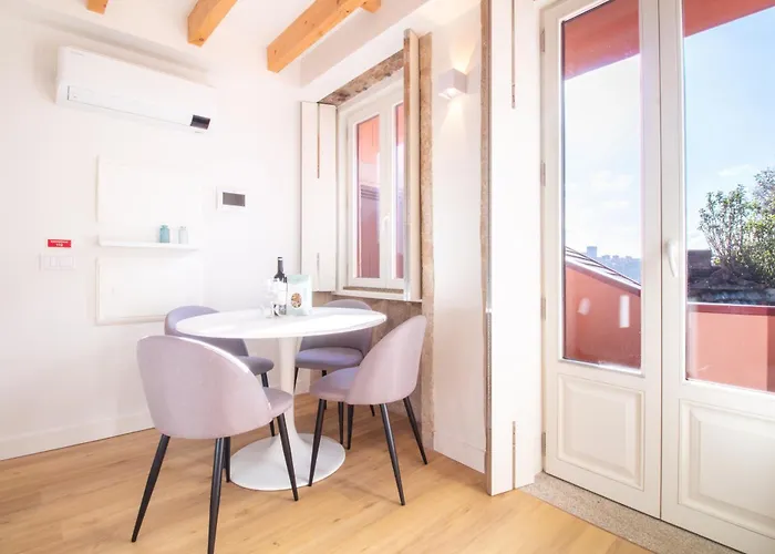 Apartment Caldeireiros 95 By Lovelystay *