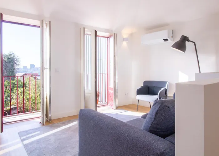 Apartment Caldeireiros 95 By Lovelystay