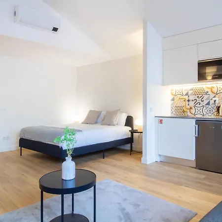 Apartment Caldeireiros 95 By Lovelystay